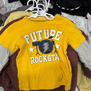 Bundle 25 pieces size 2T -3T boys super special!!! Mix brands great conditions